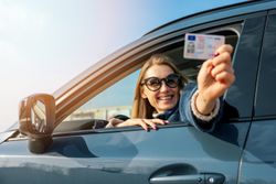 Ai pierdut permisul de conducere? Cum poți face rost, rapid, de unul nou fără să mai stai la coadă Ai pierdut permisul de conducere? Cum poți face rost, rapid, de unul nou fără să mai stai la coadă
